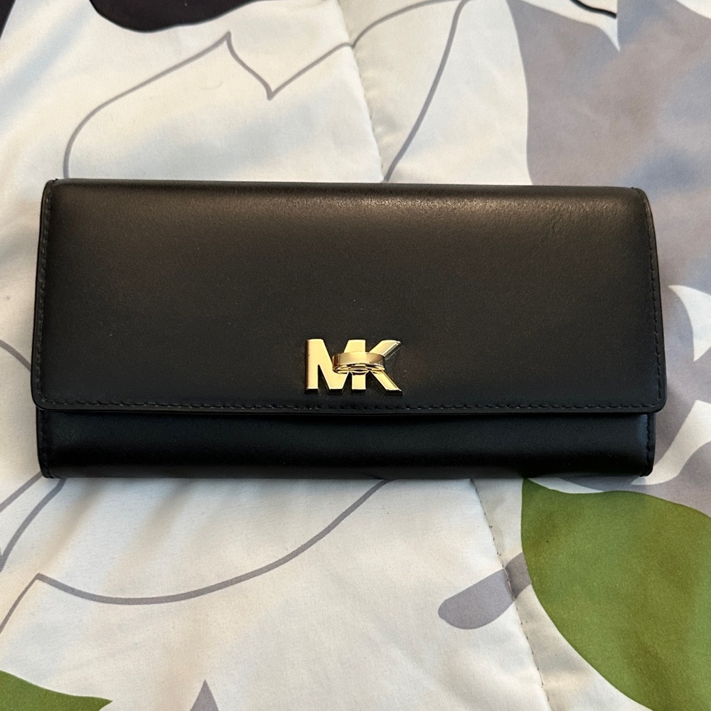 Michael Kors New never used Black Wallet with Gold MK Logo